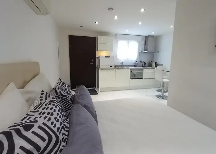 Windsor Apartment *